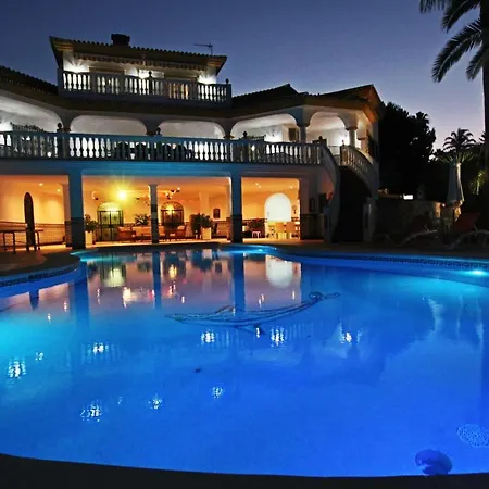 Tess El Oasis Villa