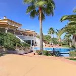 Tess El Oasis Villa
