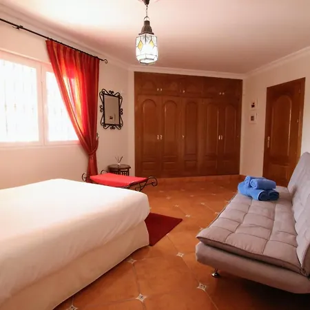 Tess El Oasis Villa
